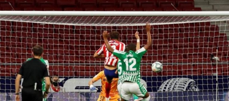 Un cabezazo de Diego Costa remata el pase de Atlético de Madrid a la «Champions» ante Betis (1-0)