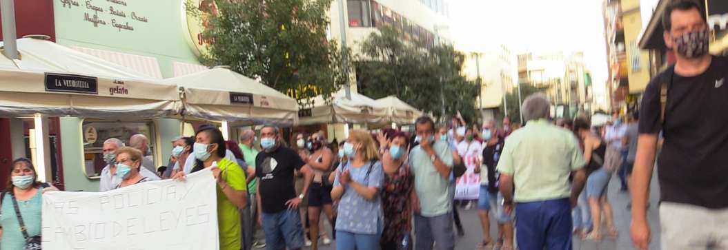 FOTOGRAFÍA. SANTA COLOMA DE GRAMANET (BARCELONA), 10.07.2020. Manifestación en Santa Coloma de Gramanet (Barcelona) contra agresiones y violencia de MENA. Ñ Pueblo.