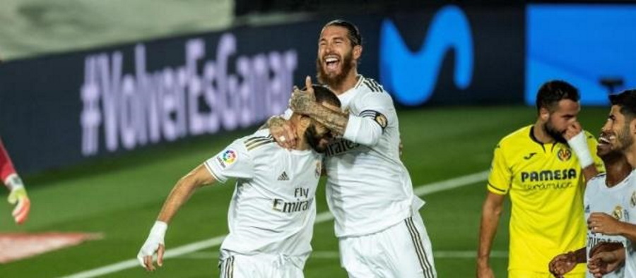 FOTOGRAFÍA. SANTIAGO BERNABÉU (CAMPO DEL REAL MADRID), 16.07.2020. El delantero francés del Real Madrid Karim Benzema (i). Efe