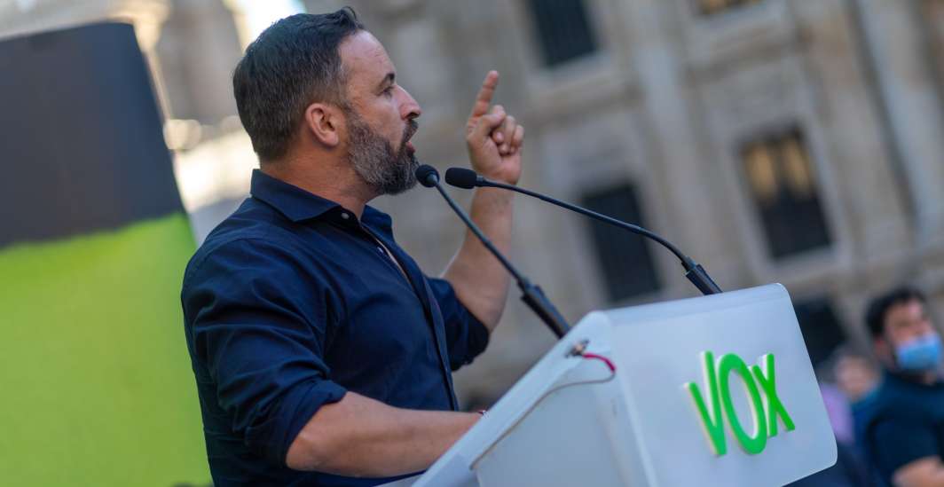 FOTOGRAFÍA. SANTIAGO DE COMPOSTELA (ESPAÑA), 09.07.2020. El presidente de Vox, Santiago Abascal (primera plano). Ñ Pueblo (1)