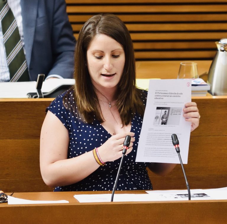 Ana Vega (VOX) acusa al Botánico de pervertir la ley al extremo para imponer el catalán en la Comunidad Valenciana
