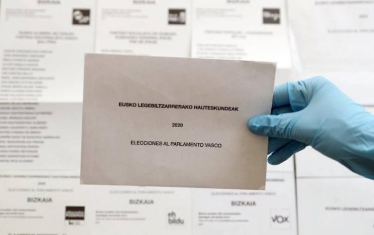 Abren los colegios electorales del 12J para los 2.697.315 gallegos y 1.794.313 vascos
