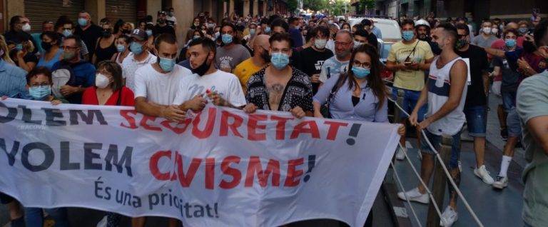 Dos mil vecinos protestan en San Juan Despí​​​ (Cataluña) contra las ocupaciones ilegales y «violencia»