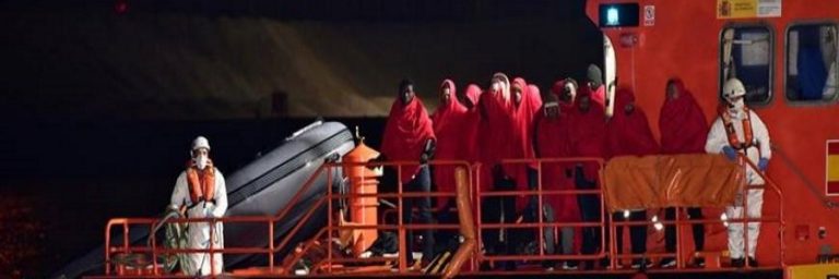 Llegan a España 12 inmigrantes ilegales a bordo de una patera