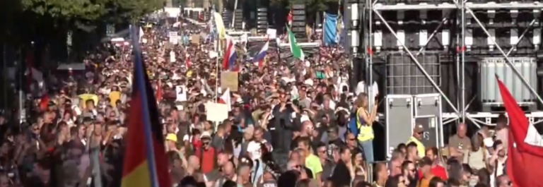 Alemania bloquea la revolución de varios miles de «antivacunas» y «antimascarillas» en Berlín