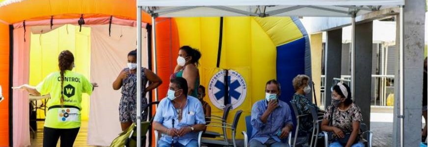 FOTOGRAFÍA. CATALUÑA, 22.08.2020. Cola en la Comunidad autónoma de Cataluña para hacer Test de Proteína C Reactive (PCR) del covid 19 (coronavirus). Efe