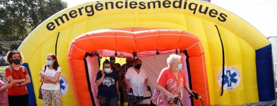 FOTOGRAFÍA. CATALUÑA (ESPAÑA), 19.08.2020. Varias personas hacen colas para hacer pruebas de la Proteína C Reactive (PCR) del covid 19 (Cataluña), donde el riesgo de rebrote (EPG). Efe