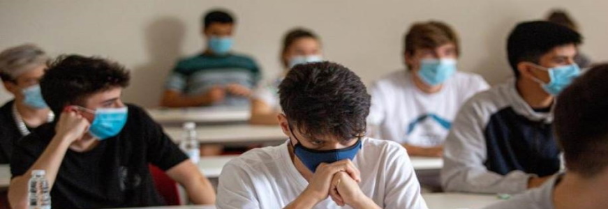 FOTOGRAFÍA. ESPAÑA, AÑO 2019. Vista de varios estudiantes durante una clase o examen en España. Efe