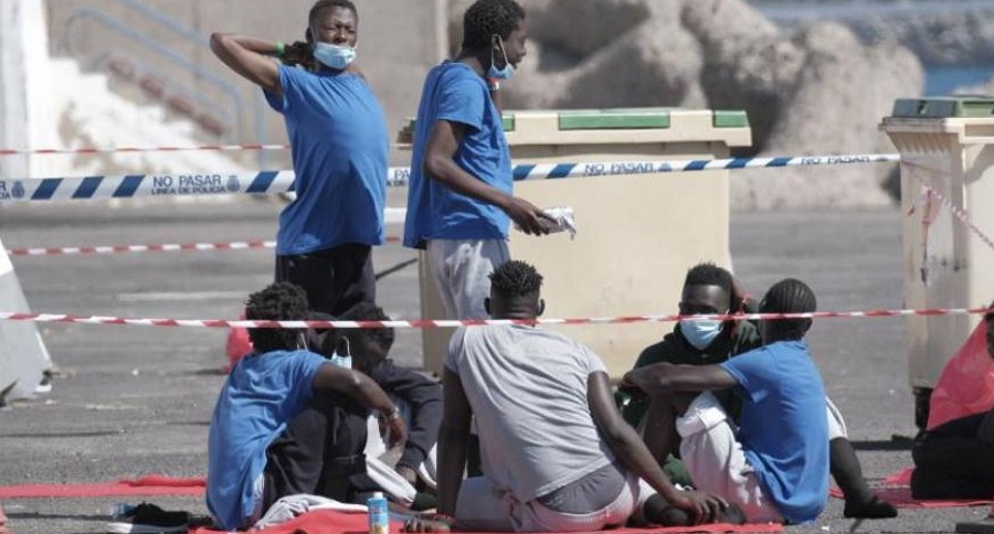 FOTOGRAFÍA. LAS PALMAS (ESPAÑA), 05.08.2020. En la imagen los inmigrantes llegados a Gran Canaria este miércoles, 5 de agosto de 2020. Efe