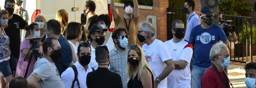 FOTOGRAFÍA. Los vecinos de Pallejá protestan contra la violencia de los okupas en la ciudad. Ñ Pueblo (4)