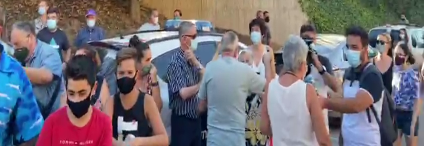 FOTOGRAFÍA. Los vecinos de Pallejá protestan contra la violencia de los okupas en la ciudad.(Ñ Pueblo)