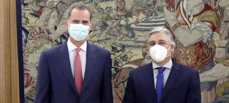 El rey Felipe VI de España recibe al ministro de Relaciones Exteriores de Uruguay Francisco Bustillo