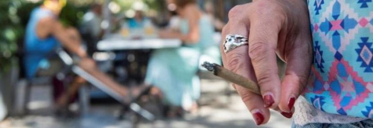 Covid 19. Prohibido fumar oficialmente en Madrid. El TSJM ratifica las restricciones de libertades de Ayuso