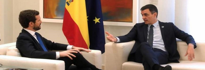 FOTOGRAFÍA. MADRID (ESPAÑA), FEBRERO DE 2020. El presidente del Gobierno, Pedro Sánchez (d), recibe al líder del Partido Popular (PP), Pablo Casado (i). Efe