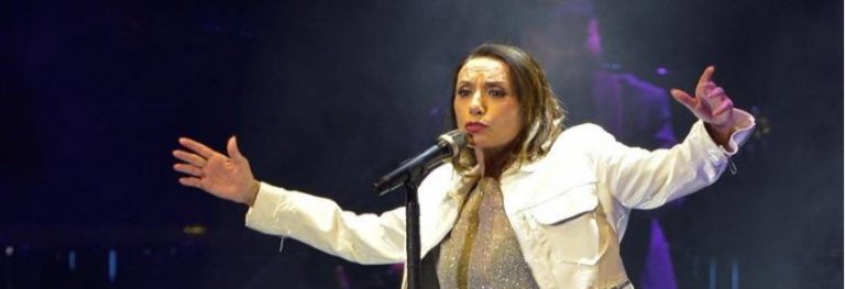 Luz Casal brilla con la misma intensidad que siempre al igual que su voz en Marbella