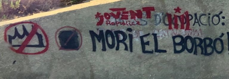 Limpian las amenazas de muerte contra la familia real de España en Mataró (Cataluña)