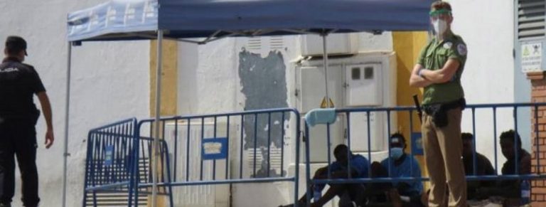 Asalto a la valla de Melilla: 3 guardias civiles heridos, 3 de los 300 inmigrantes heridos y 1 muerto