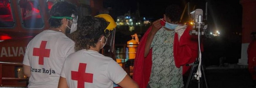 FOTOGRAFÍA. MOTRIL (GRANADA) ESPAÑA, 27.08.2020. El servicio marítimo de la Guardia Civil ha rescatado y trasladado este jueves al puerto de Motril (Granada) a siete inmigrantes marroquíes. Efe