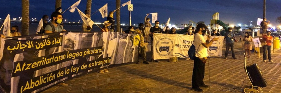 FOTOGRAFÍA. VALENCIA (ESPAÑA), 29.08.2020. Colectivos pro inmigración ilegal exigen la «regularización sin condiciones de todos los inmigrantes ilegales» en el Reino de España. Efe