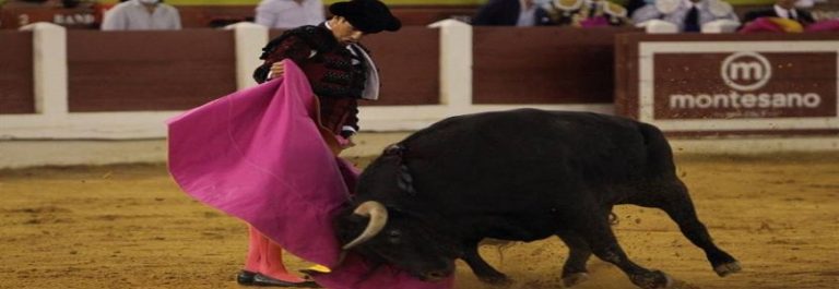 José María Manzanares indulta a un toro Jandilla y corta 2 orejas del otro en Mérida