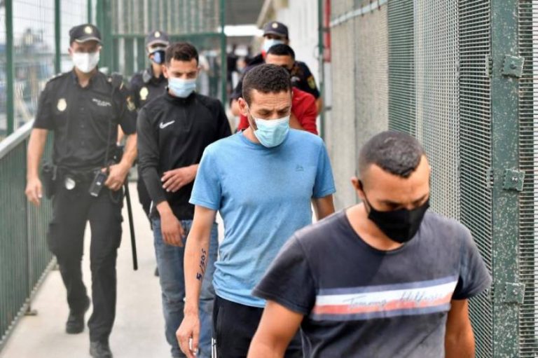 Llegan a España 45 inmigrantes ilegales magrebíes a bordo de 4 pateras