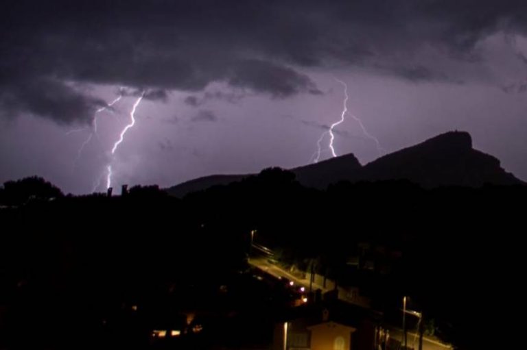 Cielos nubosos en España con precipitaciones fuertes y tormentosas en Galicia, Cataluña y Mallorca