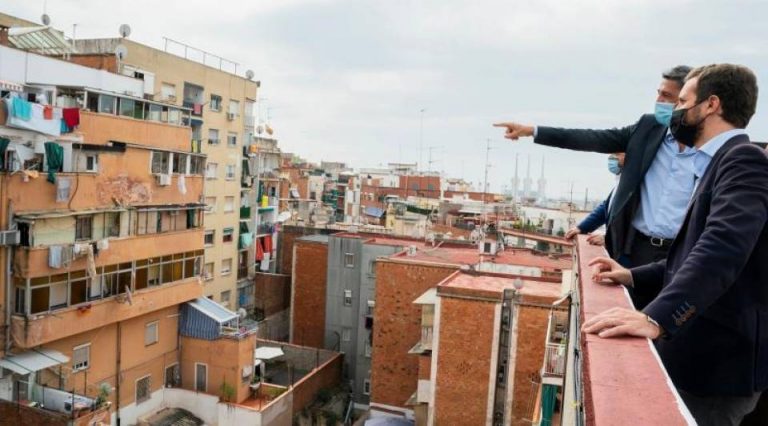 Casado (PP): «Que Pablo Iglesias deje vivir a los okupas en el jardín de su casa» en Galapagar (Madrid)