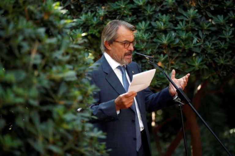 Artur Mas: «No puedo acabar mi trayectoria política en un proyecto que lleva a la separación»