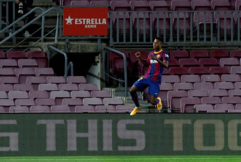 Un Ansu Fati imberbe de 17 años da un puñetazo encima de la mesa en la liga ante el final de Messi (4-0)