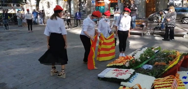 Cataluña critica el «supremacismo» del independentismo por prohibir la bandera de España en la Diada
