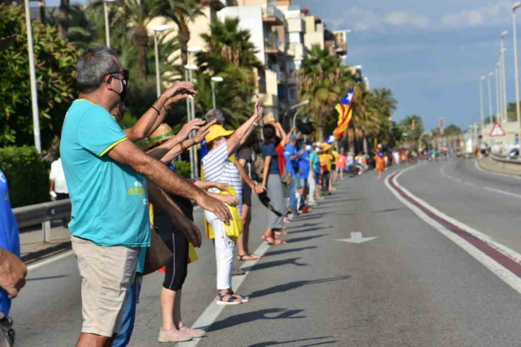 FOTOGRAFÍA. CATALUÑA (ESPAÑA), 11.09.2020. imágenes de la «Diada del separatismo» 2020 en Cataluña, con el motivo de un «Día de una Cataluña» . Ñ Pueblo (2)