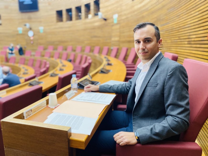 FOTOGRAFÍA. El diputado del Grupo Parlamentario VOX Comunidad Valenciana, Miguel Pascual, en la sede del parlamento autonómico de la Comunidad autónoma de Valencia. (Ñ Pueblo)