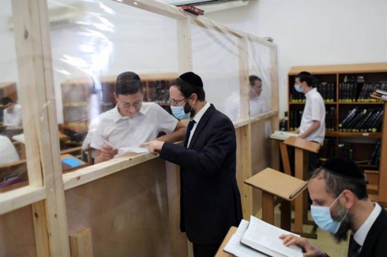 Las redes señalan a los «judíos» (Israel) como «creadores del covid 19 y responsables de su expansión»