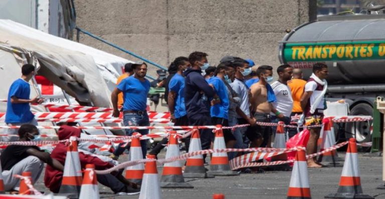 Llegan a España 68 inmigrantes ilegales magrebíes en 5 pateras 