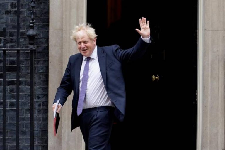 Johnson prohíbe confinamientos de positivos en COVID «sin síntomas» y rechaza más restricciones en Reino Unido