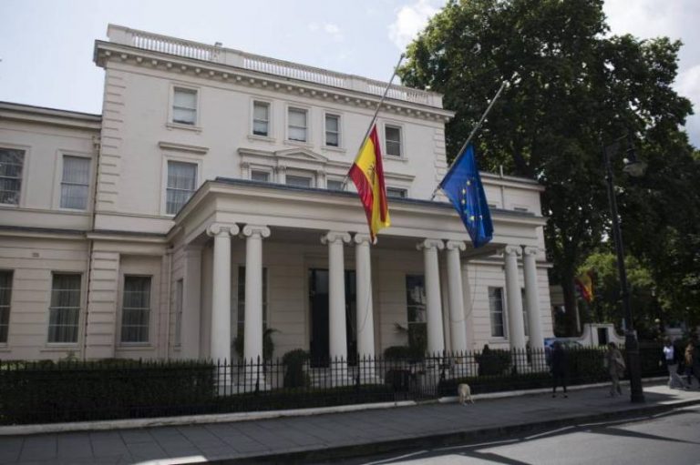 El juez pide al Reino Unido poder interrogar a Corinna Larsen, amiga del rey Juan Carlos, en la embajada de España