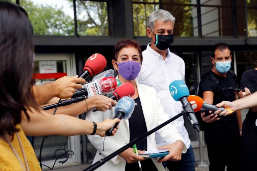 FOTOGRAFÍA. MADRID (ESPAÑA), 16.09.200. Mertxe Aizpurua, la proetarra portavoz parlamentaria de EH Bildu, y Oskar Matute. Efe