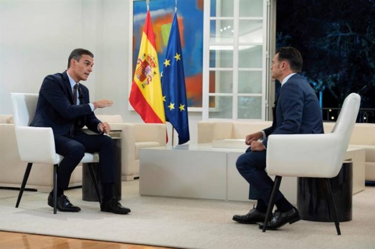 Sánchez: El PSOE también defendió instaurar una República comunista ante la Constitución