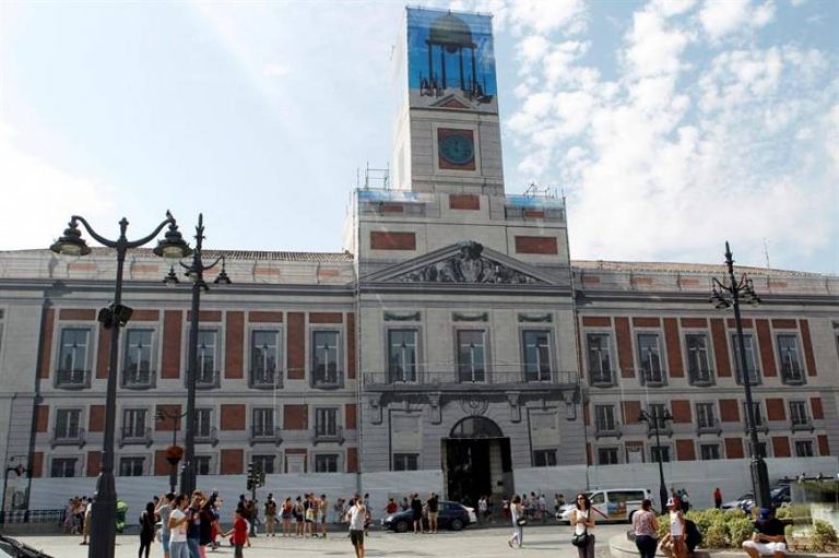 Pedro Sánchez e Isabel Díaz Ayuso se reúnen en la Puerta del Sol por los contagios del covid 19 en Madrid