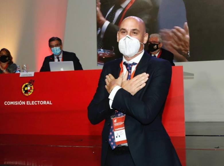 FOTOGRAFÍA. MADRID (ESPAÑA), 21.09.2020. Luis Rubiales tras ser reelegido como presidente para el periodo 2020-2024 en la Asamblea del (RFEF). Efe