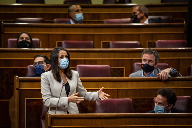 Arrimadas a Pablo Iglesias: «Están aprovechando el covid 19 para imponer su agenda ideológica sectaria»