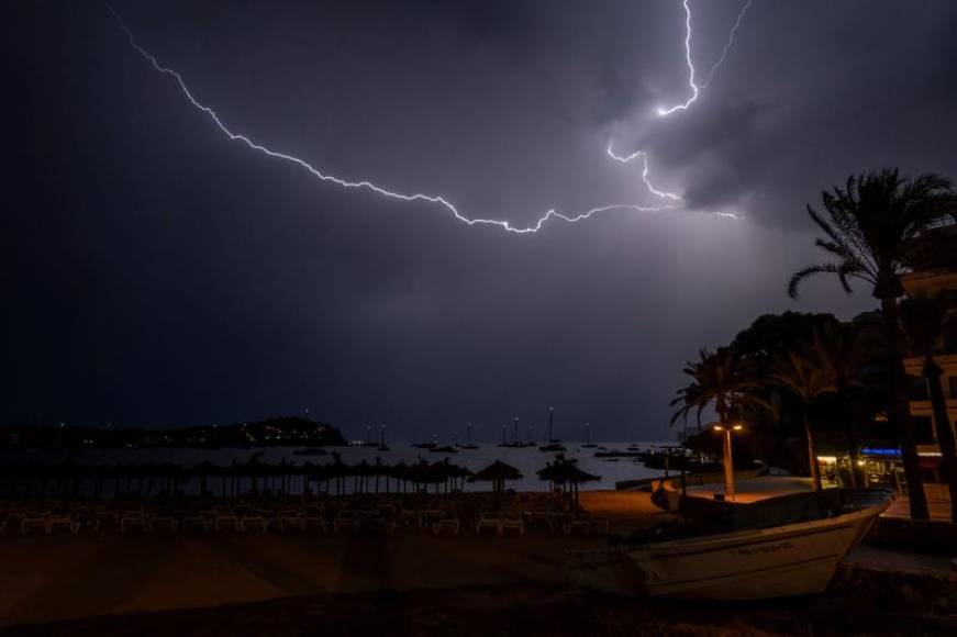FOTOGRAFÍA. MALLORCA (ESPAÑA), AÑO 2019. Tormenta eléctrica registrada en Mallorca. Efe