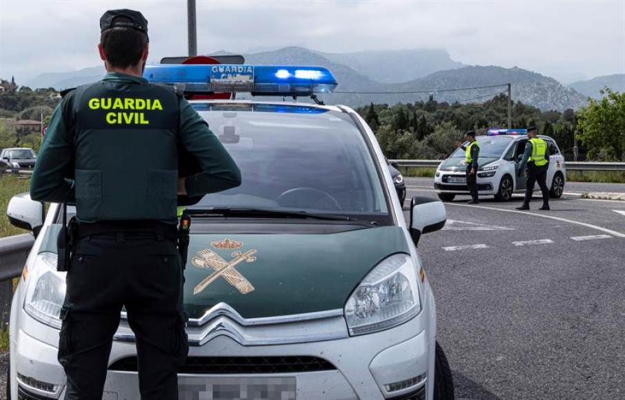 FOTOGRAFÍA. MALLORCA (ESPAÑA), AÑO 2020. Control de la Guardia Civil en carreteras de Mallorca. Hechos, 24.09.2020. Un hombre de 30 años ha muerto esta noche acuchillado por el propietari. Efe