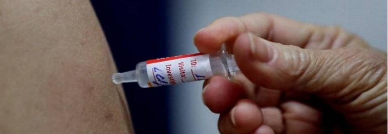 El 40,5 % de los españoles se quiere vacunar contra el covid 19, según el CIS