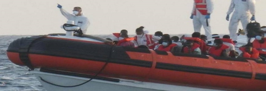 FOTOGRAFÍA. PALERMO (ITALIA), 01.09.2020. El Gobierno italiano ha enviado otros tres barcos, que se unen a los dos ya en el Mediterráneo, para acoger a los cerca 1.500 inmigrantes ilegales. Efe