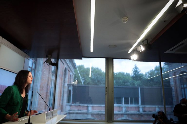 Arrimadas mantiene su apoyo al Gobierno aunque denuncia «negociaciones con Bildu y ERC»