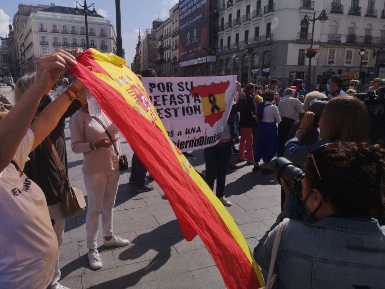 Puerta del Sol Madrid al presidente Sánchez: «Hijo de puta, canalla, fraudillo, cabrón, Gobierno dimisión»