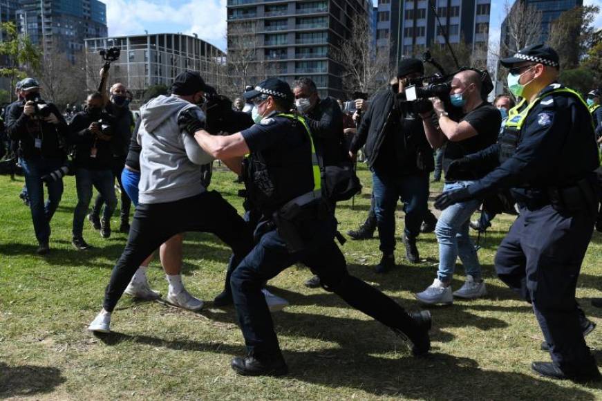 FOTOGRAFÍA. SIDNEY (AUSTRALIA), 05.09.2020. El pueblo de Australia sale a la calle contra la dictadura del covid 19 y reclama su libertad a grito sin llevar mascarillas. Efe