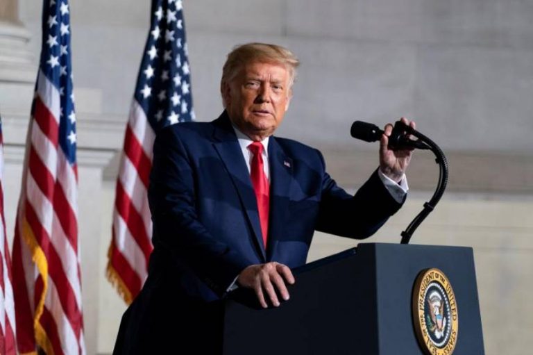 Trump anuncia la «educación patriótica» frente al «adoctrinamiento de izquierda» en las escuelas