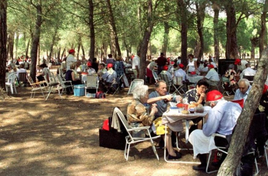 FOTOGRAFÍA. ZAMORA (ESPAÑA), AÑO 2019. Pensionistas y jubilados de la provincia de Zamora, en el Bosque de Valorio de Zamora. Efe